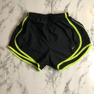 Girls Nike Active Dri-Fit Size XS
